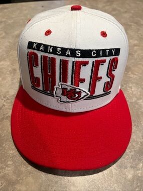 KANSAS CITY CHIEFS NEW ERA SNAPBACK HAT ***LIKE NEW***